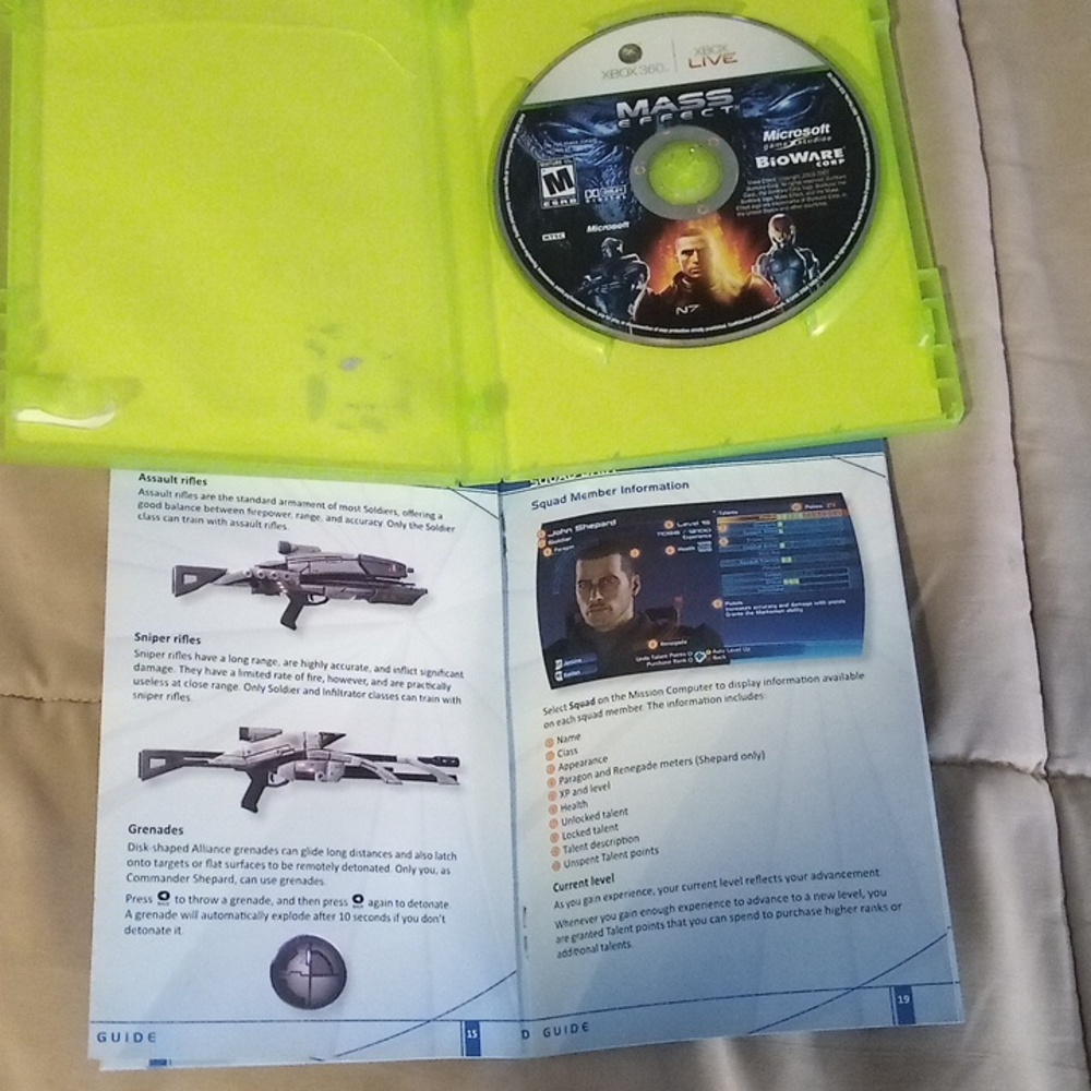 Mass Effect XBOX 360 Video Game 2007 BioWare Corp / Epic Games PLAYS FINE